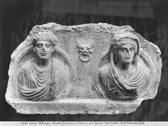 Relieve funerario de una pareja, de Palmira, Siria (mármol)